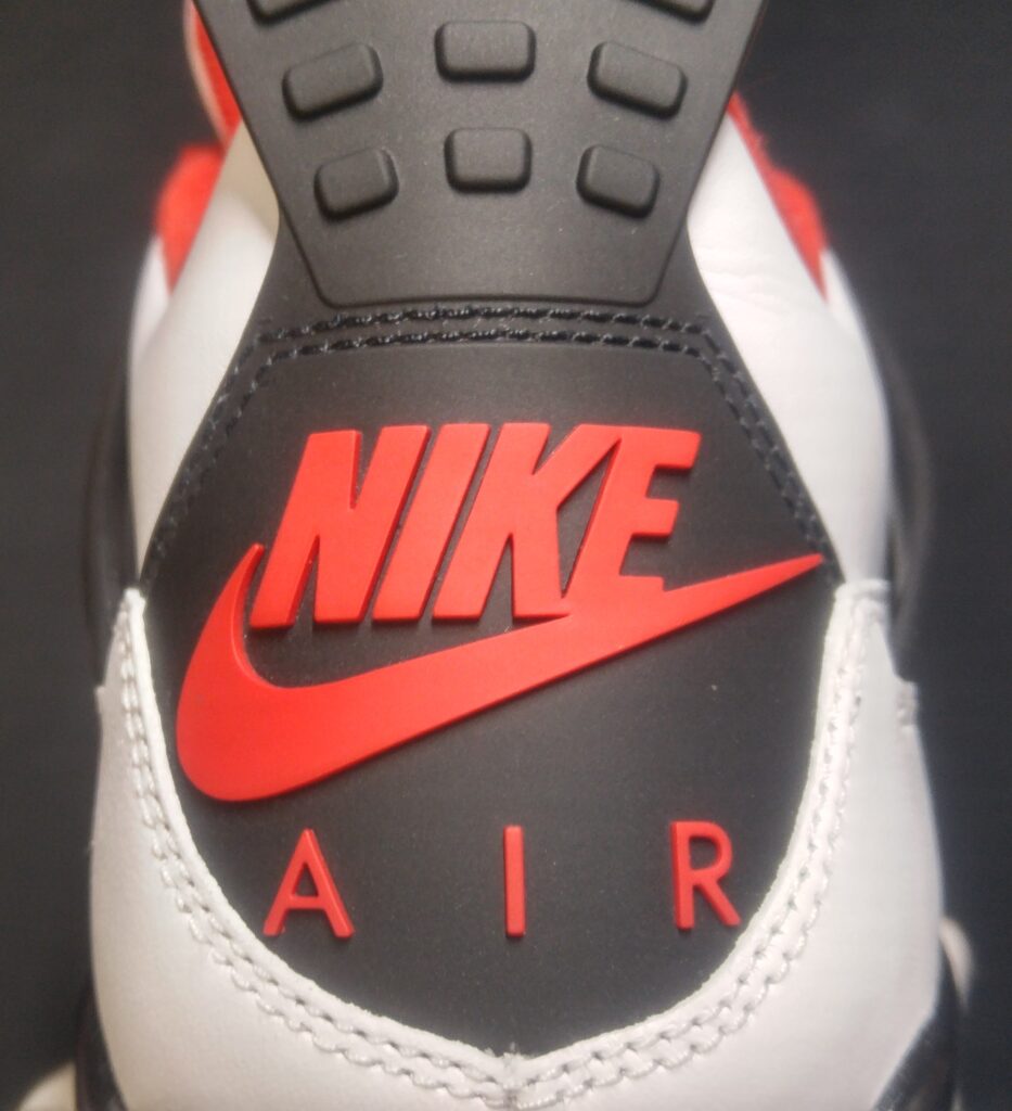 Air Jordan 4 Fire Red heel