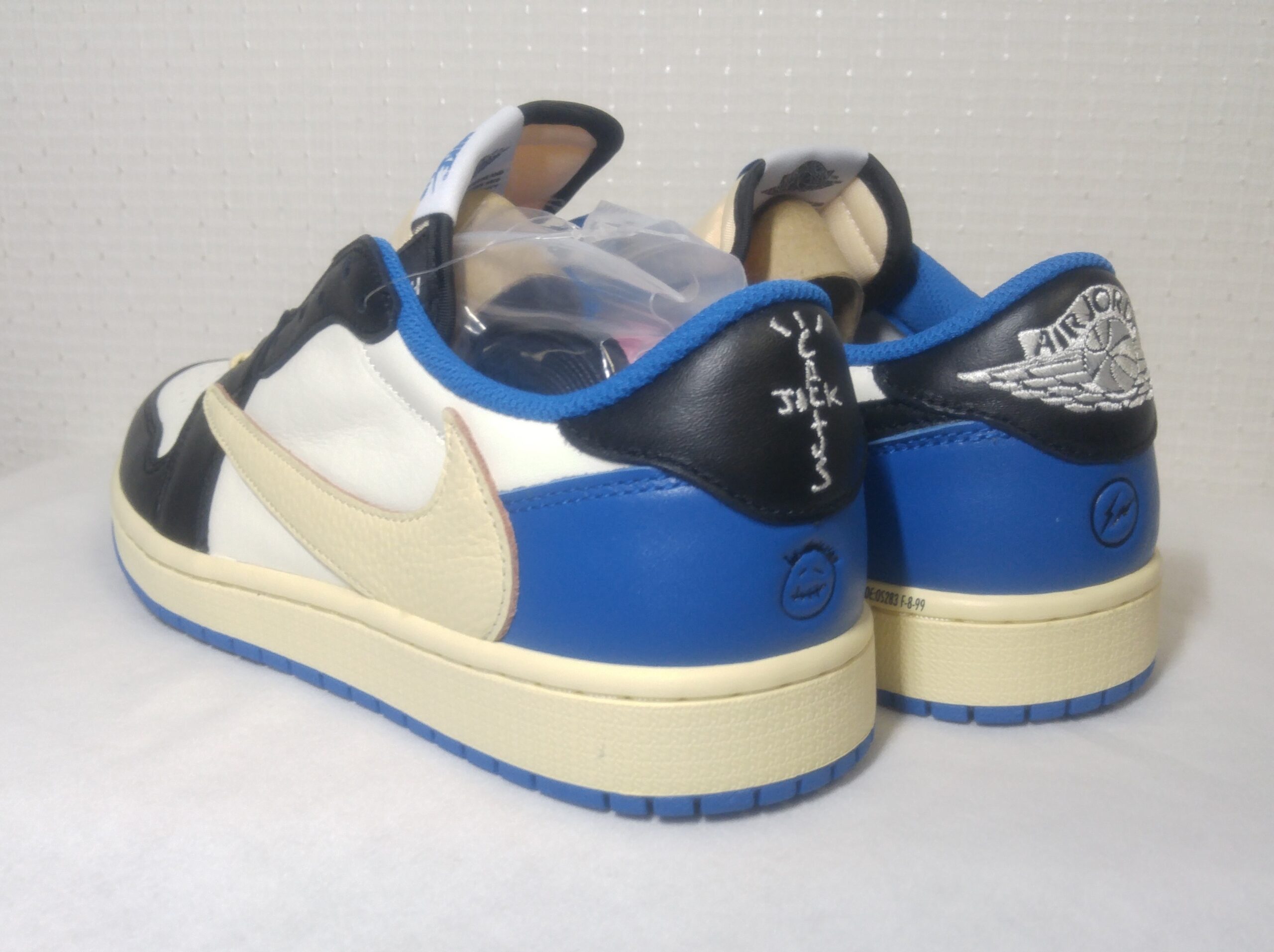 レオパードフラワーブラック NIKE TRAVIS FRAGMENT AIRJORDAN1LOW 鑑定